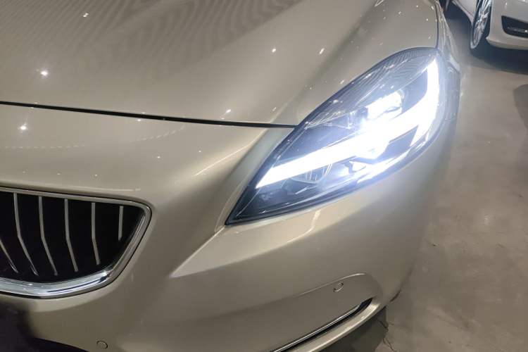 Used Volvo V40 2018 T3 Zhiya Edition