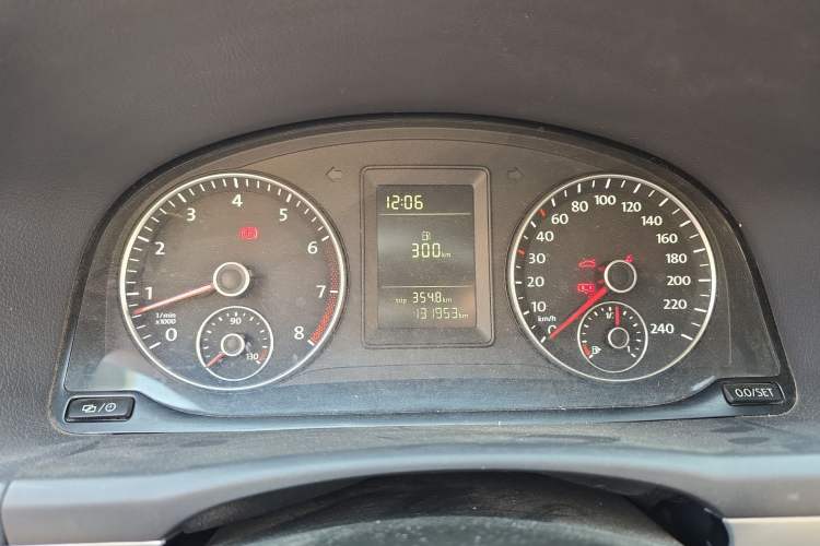 Used Volkswagen Touran 2015 1.4T Manual Fashion Edition 5-Seater
