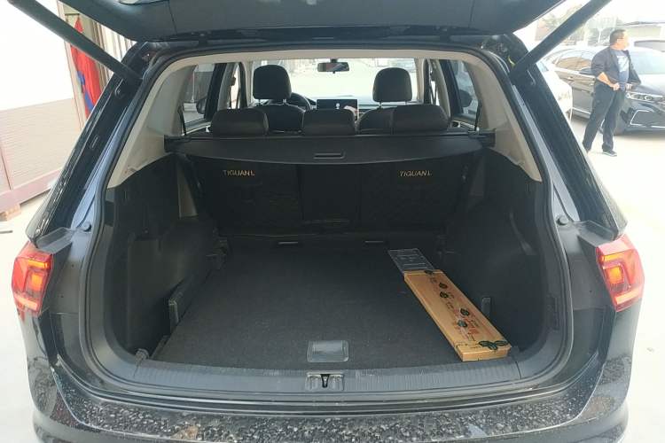 Used Volkswagen Tiguan L 2022 330TSI Automatic Two-Wheel Drive Smart Edition
