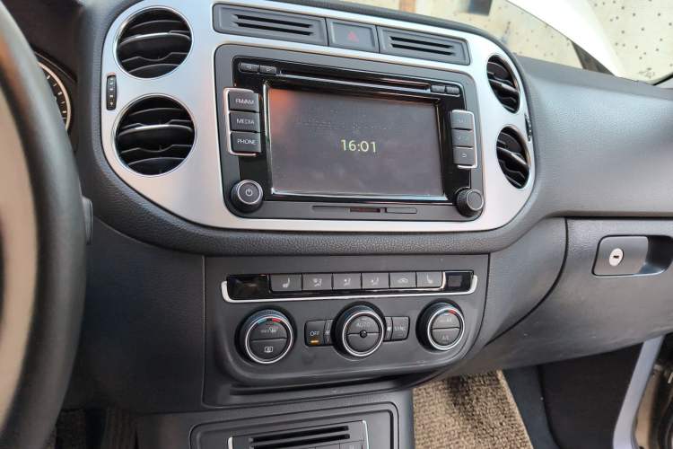 Used Volkswagen Tiguan L 2015 1.8TSI Automatic Two-Wheel Drive Luxury Model
