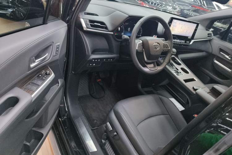 Used Toyota Granvia 2024 2.5L Hybrid Prestige PLUS Edition