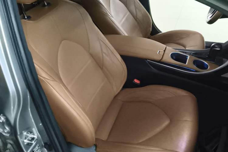 Used Toyota Avalon 2019 2.5L Touring Premium Version China VI Standard
