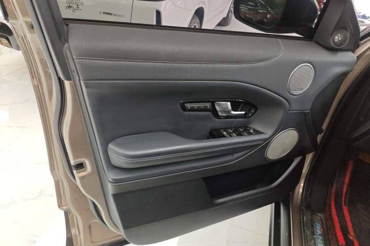 Used Land Rover Range Rover Evoque 2018 240 PS HSE DYNAMIC All-Wheel Drive Edition
