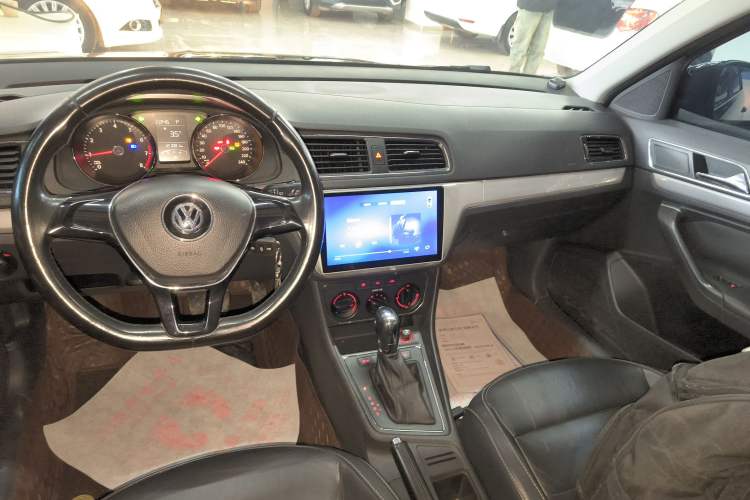 Used Volkswagen Lavida 2015 1.6L Automatic Comfort Edition
