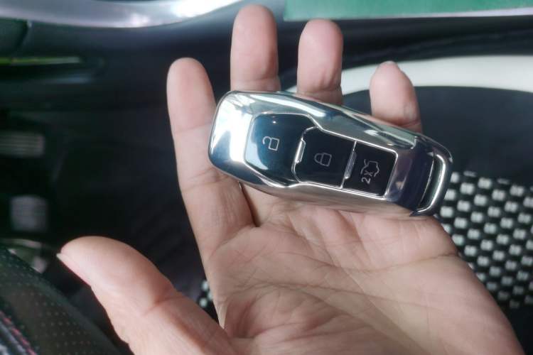 Used Ford Edge 2016 EcoBoost 245 Two-Wheel-Drive Titanium 7-Seater
