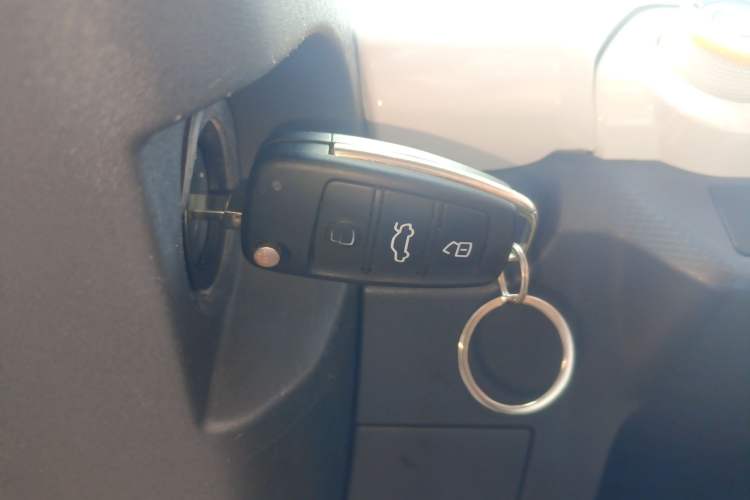 Used Chery QQ Ice Cream 2022 120km Conical Shape Lithium Iron Phosphate
