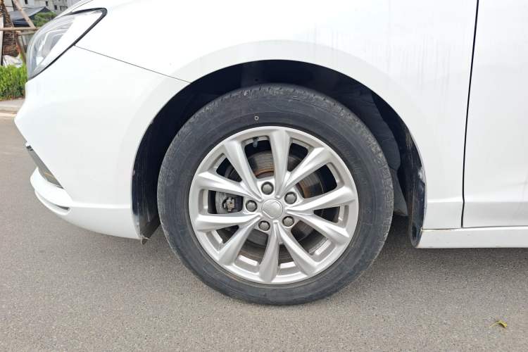 Used Roewe i5 2020 1.5L Manual 4G Connect Luxury Edition

