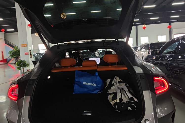 Used  YU7 2025 Ultra-Long Range High-Performance All-Wheel-Drive Max Edition