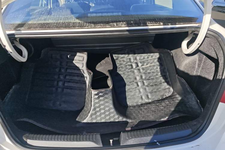 Used Volkswagen Jetta 2015 1.6L Manual Comfort Model
