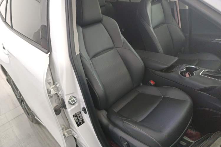 Used Toyota Venza 2023 2.5L Smart Electric Hybrid Dual-Drive Prestige Version
