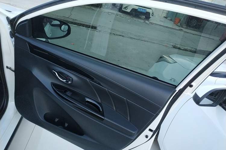 Used Toyota YARiS L 2022 X-Trail 1.5L CVT Luxury PLUS Edition
