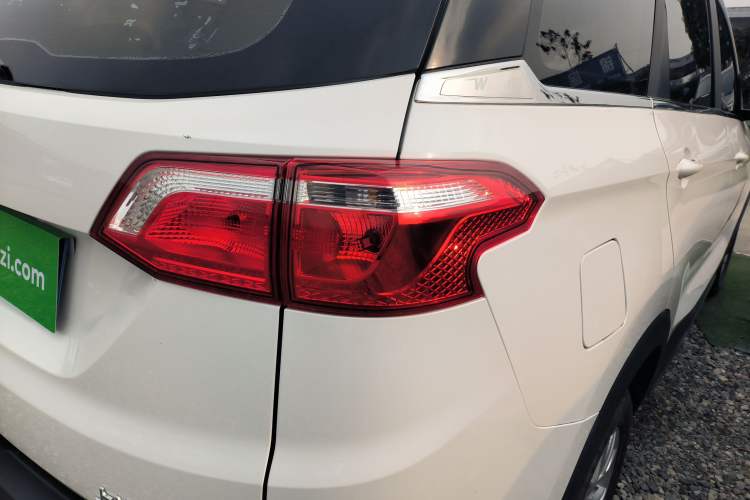 Used Wuling Hongguang S3 2018 1.5L Manual Comfort Model China V Standard