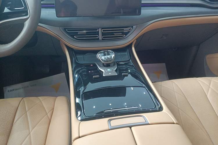 Used Denza D9 2022 DM-i 970 Four-Wheel Drive Flagship Model
