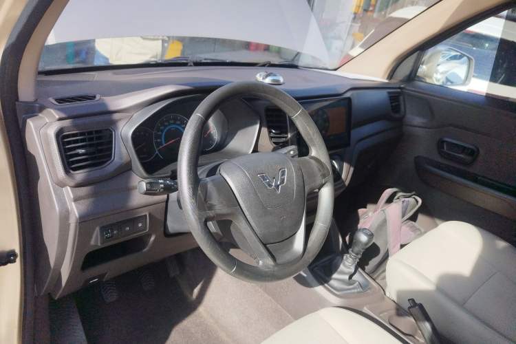Used Wuling Hongguang V 2021 1.5L Enjoyment Edition LAR
