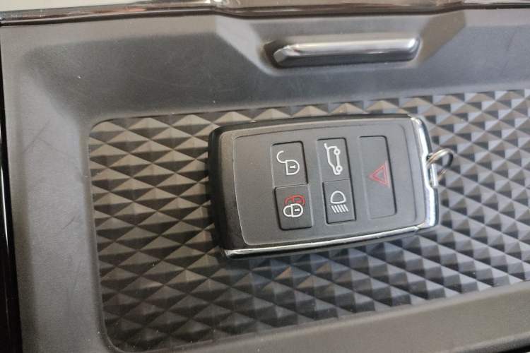 Used Land Rover Range Rover Evoque 2023 Aurora L 200PS Elite Edition
