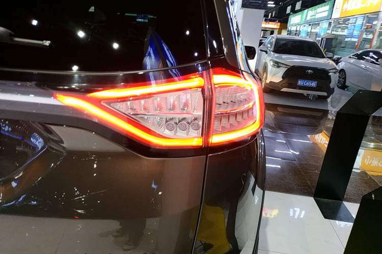 Used Ford Edge 2018 EcoBoost 245 Two-Wheel-Drive Titanium 7-Seater China V Standard
