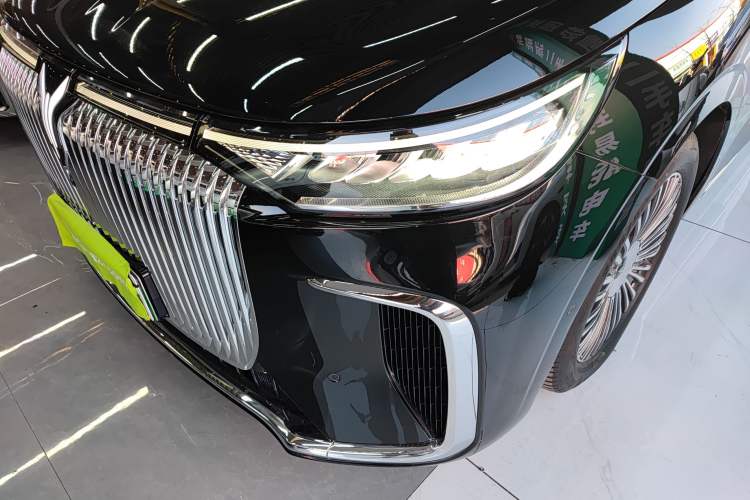 Used VOYAH Dream 2025 PHEV Four-Wheel-Drive Flagship Kunpeng Edition
