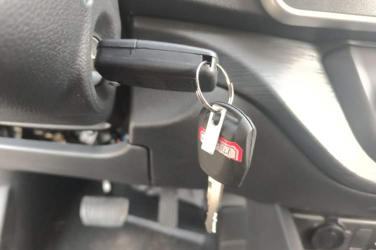 Used Chana Ruixing EM60 2025 Passenger Version Comfort Edition 6 Seats 300 km Range Side-Hinged Doors
