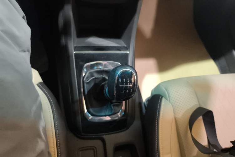 Used Baojun 310W 2017 1.5L Manual Fashion Model China V
