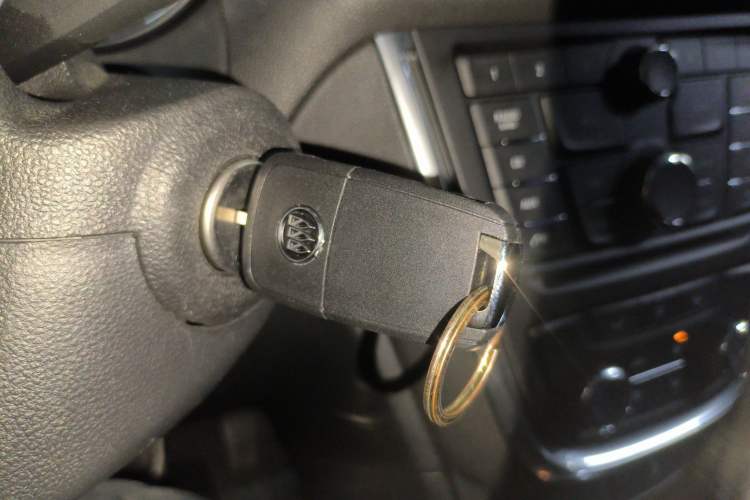 Used Buick Encore 2015 1.4T Automatic Two-Wheel Drive Urban Elite Version
