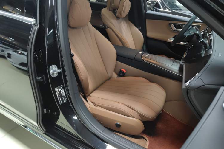 Used Mercedes-Benz E-Class 2025 Facelift E 300 L Luxury Edition