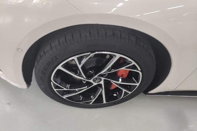 Used  L7 2022 Dynamic Model