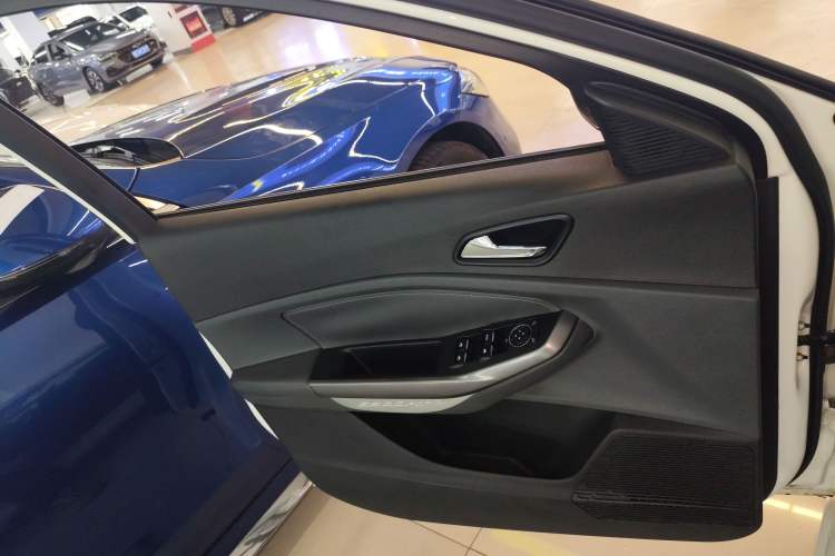 Used Ford Escort 2015 1.5L Automatic Fashion Model
