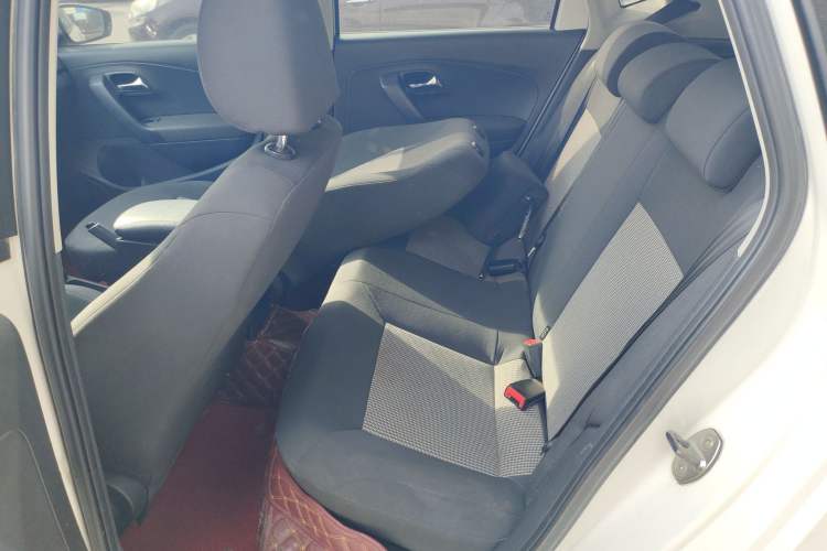 Used Volkswagen Polo 2014 1.4L Manual Fashion Edition
