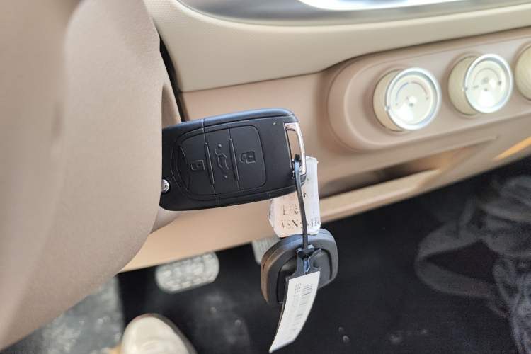 Used Wuling Hongguang MINIEV 2025 Four-Door Version Advanced Edition
