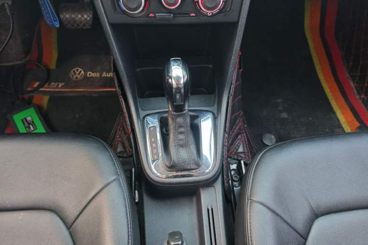 Used Volkswagen Jetta 2015 1.6L Automatic Fashion Model
