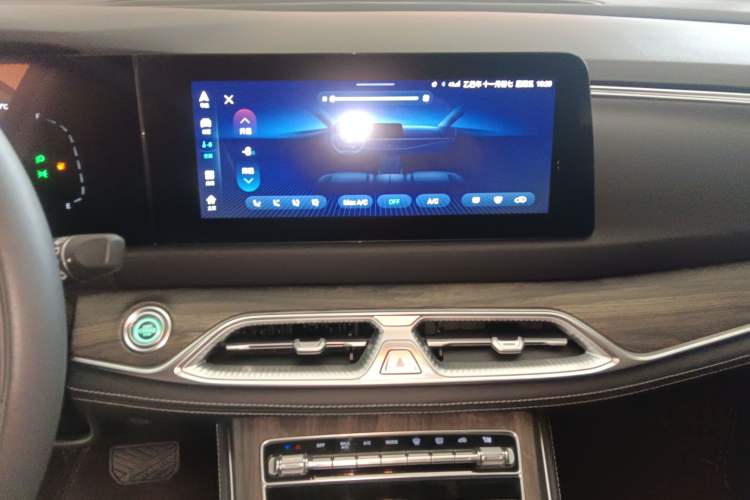 Used  E5 2024 Honor Edition 100KM Deluxe 7-Seater
