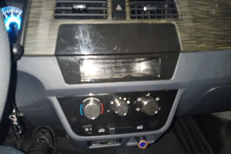 Used Jinbei Hiace X30 2023 1.5L Super-Comfortable Passenger Van 5/6/7-Seater Non-Air-Conditioned Version Model SWC15M