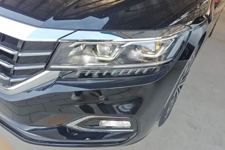 Used Volkswagen Passat 2019 330TSI Luxury Edition China VI Standard
