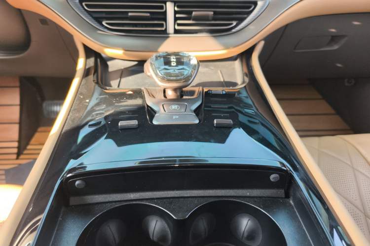 Used Denza D9 2022 DM-i 970 Four-Wheel Drive Flagship Model
