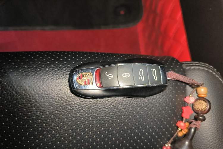 Used Porsche 718 2016 Cayman 2.0T
