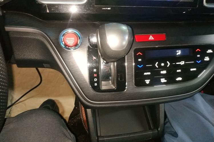 Used Honda Elysion 2016 2.4L Luxury Edition
