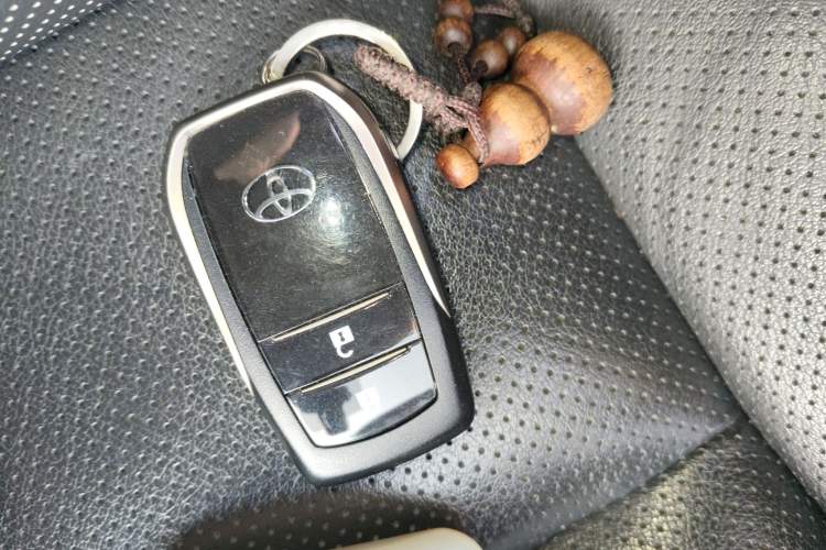 Used Toyota Highlander 2018 2.0T Two-Wheel-Drive Luxury Edition 7 Seats Emission Standard China V
