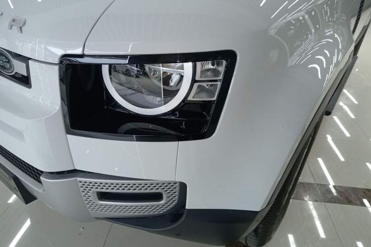 Used Land Rover Defender 2025 90 2.0T P300 S
