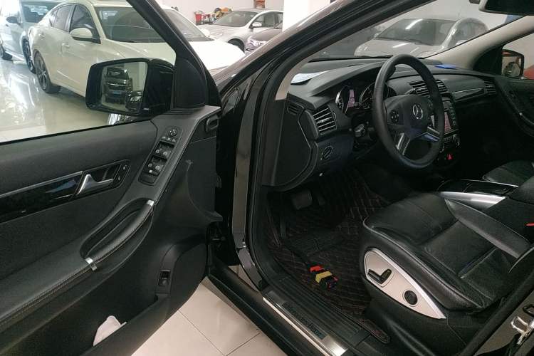 Used Mercedes-Benz R-Class 2017 R 320 4MATIC Business Edition Prestige Model
