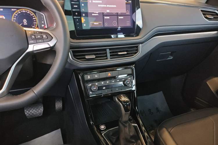 Used Volkswagen Tharu 2025 NewRui 300TSI Prestige Edition
