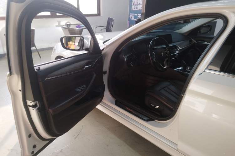 Used BMW 5 Series 2018 Facelifted 530Li xDrive Luxury Package
