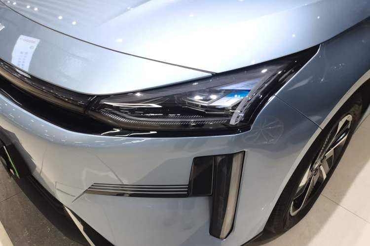 Used  L6 2025 EM-i 140km Starship Edition
