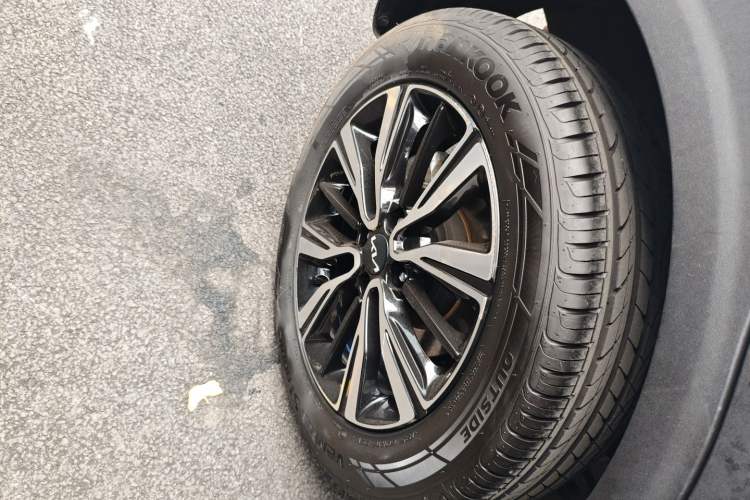 Used Kia kx1 Stonic 2021 1.4L CVT Sunroof Model
