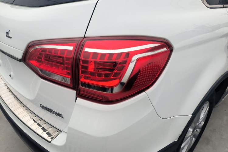 Used Haval H6 2015 Revised Version Sport Edition 1.5T Manual Transmission Two-Wheel Drive Elite Grade
