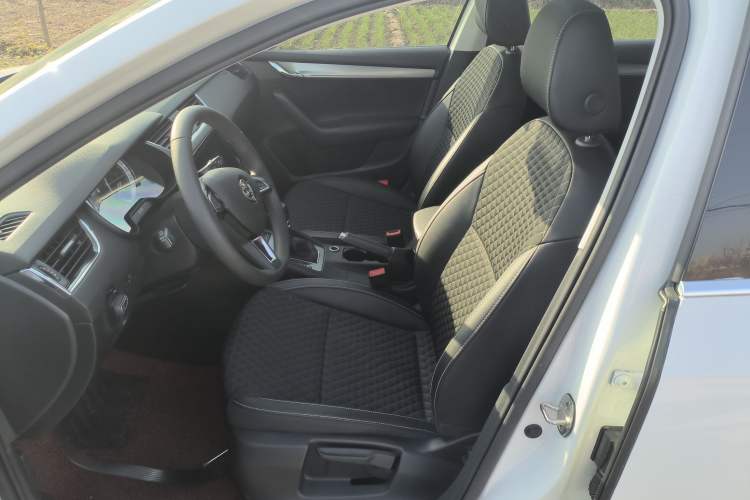 Used Skoda Octavia 2019 1.5L Automatic Smart Drive Luxury Edition China VI Standard
