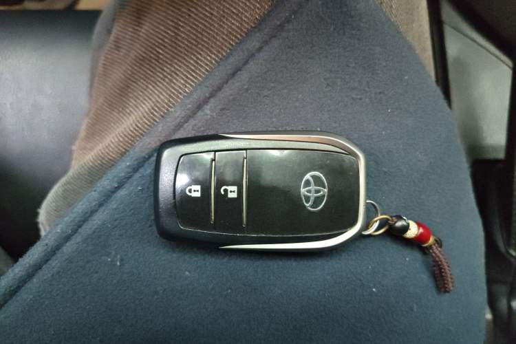 Used Toyota RAV4 2016 2.0L CVT Two-Wheel Drive Fashion Edition China V Standard
