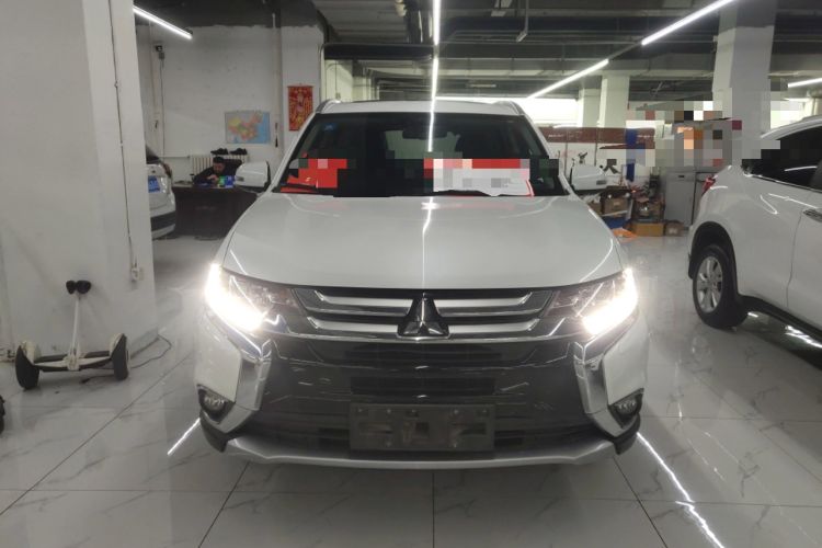 Used Mitsubishi Outlander 2016 2.4L 4x4 Luxury Edition 7-Seater
