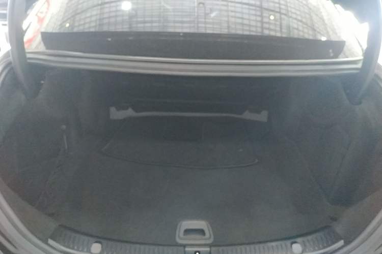 Used Mercedes-Benz E-Class 2019 E 300 L Sporty and Stylish Model
