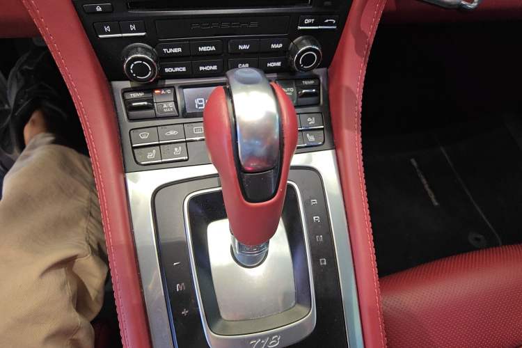 Used Porsche 718 2016 Cayman 2.0T
