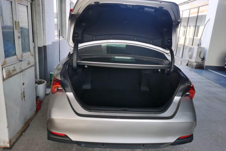 Used Toyota Avalon 2019 Dual-Engine 2.5L Luxury Edition China VI Standard